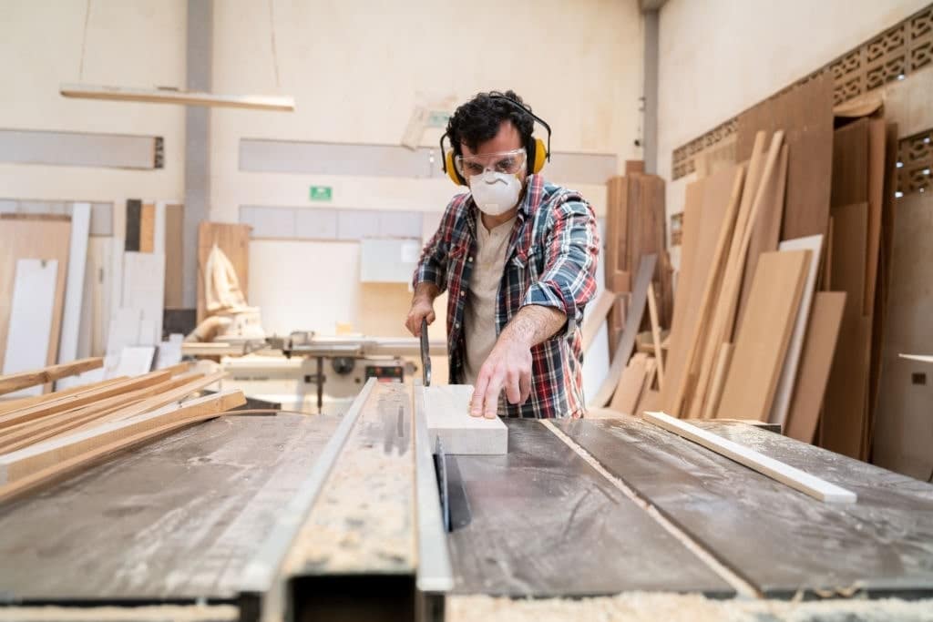 Fabricació de mobles a Bagà