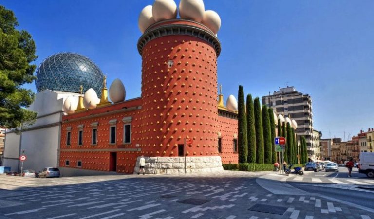 Porta Corredera amb Mirall a Figueres