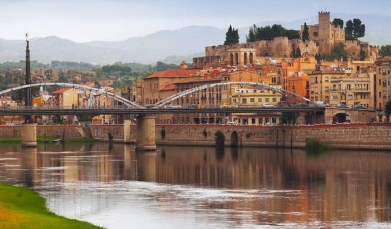 Armario a Medida Bajo Escalera en Tortosa